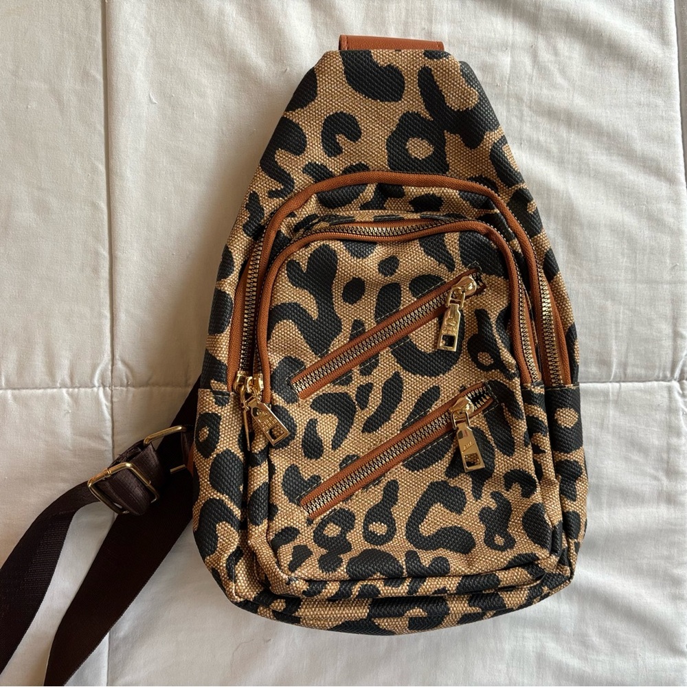 Crossbody Bag in Leopard Print